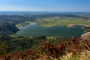 Blick auf den Kochelsee, vom Jochberg herab Blick auf den Kochelsee, vom Jochberg herab