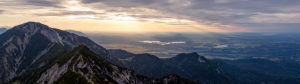 Panoramablick über das Blaue Land, mit Heimgarten, Staffelsee und Murna in der Abendsonne Panoramablick über das Blaue Land, mit Heimgarten, Staffelsee und Murna in der Abendsonne