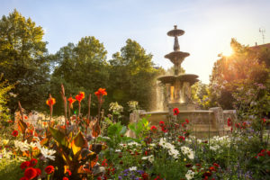Brunnen am Weißenburger Platz in München im Sommer Brunnen am Weißenburger Platz in München im Sommer