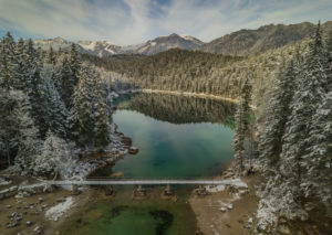Aerial view over the bridge at the Eibsee into the Untersee, view towards the Ammer Mountains, snow-covered trees, turquoise water, beginning of winter, Eibsee, Grainau, Garmisch-Partenkirchen, Upper Bavaria, Bavaria, southern Germany, Germany Aerial view over the bridge at the Eibsee into the Untersee, view towards the Ammer Mountains, snow-covered trees, turquoise water, beginning of winter, Eibsee, Grainau, Garmisch-Partenkirchen, Upper Bavaria, Bavaria, southern Germany, Germany