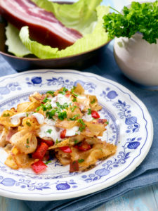 Krautfleckerl mit Schinken und Speck Krautfleckerl mit Schinken und Speck
