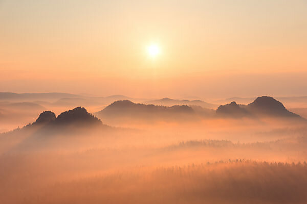 Bildagentur Mauritius Images Sonnenaufgang Nebel Kleiner Winterberg Sachsische Schweiz Mittelgebirge Deutschland Europa