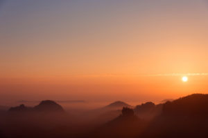 Sonnenaufgang, Winterstein, Zschand, Nebel, Sächsische Schweiz, Mittelgebirge, Deutschland
Sonnenaufgang, Winterstein, Zschand, Nebel, Sächsische Schweiz, Mittelgebirge, Deutschland