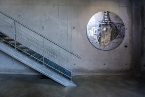 Treppe und Schild im L'Aspirateur in Narbonne Treppe und Schild im L'Aspirateur in Narbonne