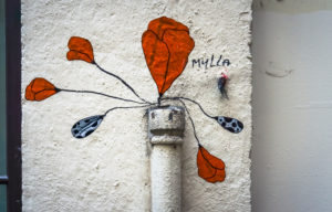 Graffiti im Viertel Croix-Rousse in Lyon im Herbst. Seit 1998 Weltkulturerbe der Unesco. Ehemalige Hochburg der industriellen Seidenweberei. Graffiti im Viertel Croix-Rousse in Lyon im Herbst. Seit 1998 Weltkulturerbe der Unesco. Ehemalige Hochburg der industriellen Seidenweberei.