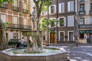 Die Fontaine des Neuf Jet in Céret wurde ursprünglich im XIV Jahrhundert erbaut. Monument historique. Die Fontaine des Neuf Jet in Céret wurde ursprünglich im XIV Jahrhundert erbaut. Monument historique.