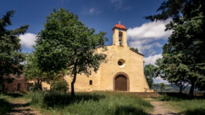 Ermitage Saint Ferréol de Céret im Frühling. Sie wird zum ersten Mal im XIII Jahrhundert erwähnt. Gehörte dem Orden der Benediktiner an. Ermitage Saint Ferréol de Céret im Frühling. Sie wird zum ersten Mal im XIII Jahrhundert erwähnt. Gehörte dem Orden der Benediktiner an.
