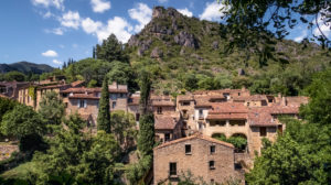 Blick auf das Dorf Saint Guilhem le Désert im Frühling.
Das Dorf gehört zu den Plus Beaux Villages de France. Liegt am am Pilgerweg nach Santiago de Compostela. Blick auf das Dorf Saint Guilhem le Désert im Frühling.
Das Dorf gehört zu den Plus Beaux Villages de France. Liegt am am Pilgerweg nach Santiago de Compostela.