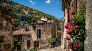 Dorfgasse in Saint Guilhem le Désert im Frühling.
Das Dorf gehört zu den Plus Beaux Villages de France. Liegt am am Pilgerweg nach Santiago de Compostela. Dorfgasse in Saint Guilhem le Désert im Frühling.
Das Dorf gehört zu den Plus Beaux Villages de France. Liegt am am Pilgerweg nach Santiago de Compostela.