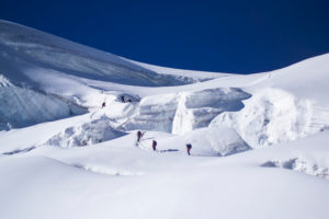 Bergsteiger im Aufstieg zum Piz Palü, Spaltenzne, Schweiz, Bernina Bergsteiger im Aufstieg zum Piz Palü, Spaltenzne, Schweiz, Bernina