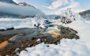 Isartal, Flusslandschaft, Wintermorgen, Vorderriß, Wallgau, Schnee, Sonnenaufgang, Isar, Oberbayern, Werdenfels, Deutschland Isartal, Flusslandschaft, Wintermorgen, Vorderriß, Wallgau, Schnee, Sonnenaufgang, Isar, Oberbayern, Werdenfels, Deutschland