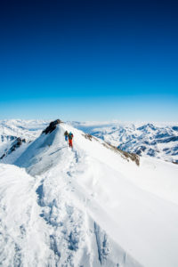 Zwei Personen auf dem Gipfelgrad, Cevedale, Südtirol, Italien, Zwei Personen auf dem Gipfelgrad, Cevedale, Südtirol, Italien,