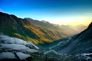 Blick ins Stubaital Richtung Alpeiner Ferner, Sommer, Österreich Blick ins Stubaital Richtung Alpeiner Ferner, Sommer, Österreich