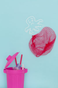 Octopus, tidy up, plastic garbage Octopus, tidy up, plastic garbage