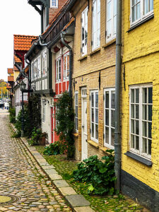 Flensburg, city, old town, alley, half-timbered, Oluf-Samson-Gang, cobblestones, architecture, northern Germany, row of houses, Schleswig-Holstein, Germany