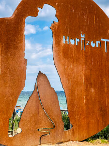 Monument to the singer Udo Lindenberg by Dieter Portugall in Timmendorfer Strand, Timmendorfer Strand, Baltic Sea, idyll, shore, landscape, sea, horizon, Ostholstein district, northern Germany, water, Bay of Lübeck, Schleswig-Holstein, Germany