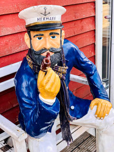 Hermannshöhe, Baltic Sea, figure, Hermann, mascot, excursion restaurant, captain, Hanseatic city of Lübeck, northern Germany, Brodtener Ufer, Bay of Lübeck, Schleswig-Holstein, Germany