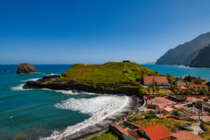 Gemeinde und Landschaft Porto da Cruz, Machico, Madeira Gemeinde und Landschaft Porto da Cruz, Machico, Madeira