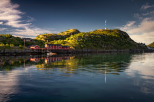 Norwegen, Lofoten, Kleine Insel im Morgenlicht Norwegen, Lofoten, Kleine Insel im Morgenlicht