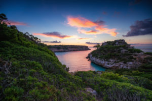 Spanien, Mallorca, Bucht Cala des Moro bei Sonnenaufgang Spanien, Mallorca, Bucht Cala des Moro bei Sonnenaufgang