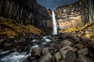 Wasserfall im Herbstlicht, Island Wasserfall im Herbstlicht, Island