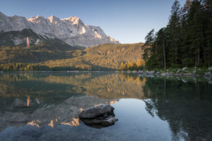 Eibsee bei Sonnenaufgang, Bayern, Deutschland Eibsee bei Sonnenaufgang, Bayern, Deutschland