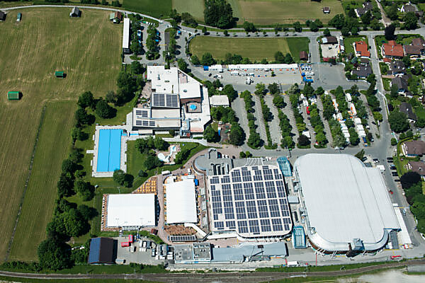 Bildagentur Mauritius Images G7 Gipfel Auf Schloss Elmau Garmisch Partenkirchen Versorgungsstation Der Polizei Kreuzeckparkplatz Osterfelderparkplatz Luftaufnahme Bayern Deutschland