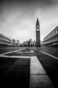 Früh morgens auf dem Markusplatz, Venedig, Italien Früh morgens auf dem Markusplatz, Venedig, Italien