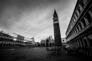 Früh morgens auf dem Markusplatz, Venedig, Italien Früh morgens auf dem Markusplatz, Venedig, Italien