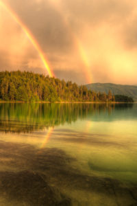 HDR Aufnahme eines doppelten Regenbogen über dem klaren Wasser des Walchensee. HDR Aufnahme eines doppelten Regenbogen über dem klaren Wasser des Walchensee.