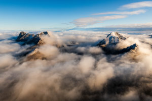 Sea of clouds over the Karwendel with the Laliderertal, Mahnkopf, Laliderer Falk, Rißer Falk, Gumpenspitze, Gamsjoch, Ruederkarspitze and Roßkopfspitze. Shot shortly after sunrise in late autumn from the Lalidererspitze. Sea of clouds over the Karwendel with the Laliderertal, Mahnkopf, Laliderer Falk, Rißer Falk, Gumpenspitze, Gamsjoch, Ruederkarspitze and Roßkopfspitze. Shot shortly after sunrise in late autumn from the Lalidererspitze.