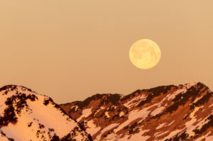 Full moon in the Ester Mountains near the Krottenkopf, photographed from Simetsberg Full moon in the Ester Mountains near the Krottenkopf, photographed from Simetsberg