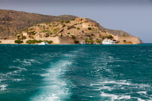Überfahrt mit Boot von Spinalonga nach Elounda, Griechenland, Insel Kreta, Kalydon Überfahrt mit Boot von Spinalonga nach Elounda, Griechenland, Insel Kreta, Kalydon