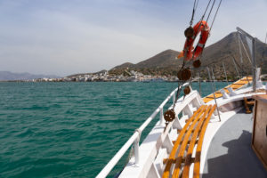 Überfahrt mit Boot von Spinalonga nach Elounda, Griechenland, Insel Kreta, Kalydon Überfahrt mit Boot von Spinalonga nach Elounda, Griechenland, Insel Kreta, Kalydon