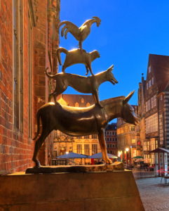 Sculpture group Bremen town musicians at the town hall, Bremen, State of Bremen, Northern Germany, Germany Sculpture group Bremen town musicians at the town hall, Bremen, State of Bremen, Northern Germany, Germany