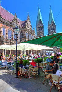 Street cafe on the market place with town hall and St.-Petri-Dom, Bremen, Land Bremen, Northern Germany, Germany Street cafe on the market place with town hall and St.-Petri-Dom, Bremen, Land Bremen, Northern Germany, Germany