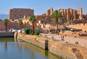 Heiliger See mit Karnaktempel, Karnak bei Luxor, Oberägypten, Ägypten Heiliger See mit Karnaktempel, Karnak bei Luxor, Oberägypten, Ägypten