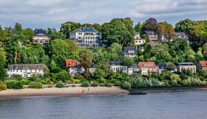 Elbe riverbank with Elbe beach in the Övelgönne district, Hamburg, Elbe, State of Hamburg, Germany