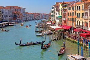 Grand Canal with gondolas and palaces in the Rialto district, Venice, Veneto, Italy, UNESCO World Heritage Site