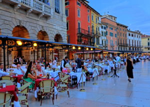 Street cafes and restaurants at Piazza Bra with the Arena di Verona, Verona, Veneto, northern Italy, Italy, evening