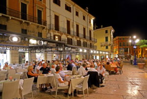 Street cafes and restaurants at Piazza Bra with the Arena di Verona, Verona, Veneto, northern Italy, Italy, evening