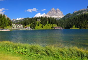 Misurina Lake with the Drei Zinnen 2999m, Belluno Province, Dolomites, Italy, UNESCO World Heritage Site