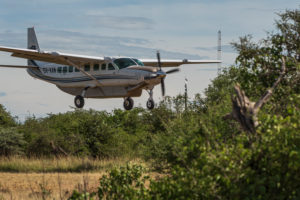 Cessna 208 Caravan Ex bei der Landung in der Serengeti, Tansania. Cessna 208 Caravan Ex bei der Landung in der Serengeti, Tansania.