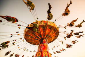 Europa, Deutschland, Bayern, Oberbayern, München, Oktoberfest, Kettenkarussell im Flug Europa, Deutschland, Bayern, Oberbayern, München, Oktoberfest, Kettenkarussell im Flug