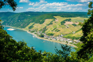 View from the Damianskopf to Assmannshausen (Middle Rhine) View from the Damianskopf to Assmannshausen (Middle Rhine)