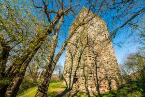 Residential tower of Burg Sponheim, in the Soonwald (Hunsrück), lies on a ridge, outside with hump blocks, founded by Counts von Sponheim, Hildegard von Bingen, Jutta von Sponheim, Spornburg, Residential tower of Burg Sponheim, in the Soonwald (Hunsrück), lies on a ridge, outside with hump blocks, founded by Counts von Sponheim, Hildegard von Bingen, Jutta von Sponheim, Spornburg,
