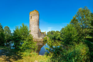 Wasserburg Baldenau im Hunsrück bei Morbach, erbaut von Fürstbischof Balduin von Luxemburg, Schauplatz der "Heimat"-Trilogie von Edgar Reitz Wasserburg Baldenau im Hunsrück bei Morbach, erbaut von Fürstbischof Balduin von Luxemburg, Schauplatz der "Heimat"-Trilogie von Edgar Reitz