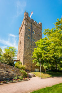 Burg Klopp bei Bingen am Rhein, von Weinbergen umgeben,
Höhenburg mit gut erhaltener historischer neugotischer Architektur,
Unesco-Welterbe Oberes Mitelrheintal, Burg Klopp bei Bingen am Rhein, von Weinbergen umgeben,
Höhenburg mit gut erhaltener historischer neugotischer Architektur,
Unesco-Welterbe Oberes Mitelrheintal,