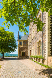 Burg Klopp bei Bingen am Rhein, von Weinbergen umgeben,
Höhenburg mit gut erhaltener historischer neugotischer Architektur,
Unesco-Welterbe Oberes Mitelrheintal, Burg Klopp bei Bingen am Rhein, von Weinbergen umgeben,
Höhenburg mit gut erhaltener historischer neugotischer Architektur,
Unesco-Welterbe Oberes Mitelrheintal,
