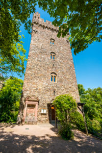 Burg Klopp bei Bingen am Rhein, von Weinbergen umgeben,
Höhenburg mit gut erhaltener historischer neugotischer Architektur,
Unesco-Welterbe Oberes Mitelrheintal, Burg Klopp bei Bingen am Rhein, von Weinbergen umgeben,
Höhenburg mit gut erhaltener historischer neugotischer Architektur,
Unesco-Welterbe Oberes Mitelrheintal,